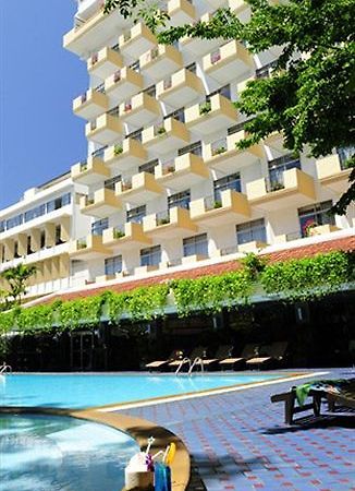 Golden Beach Hotel Pattaya Buitenkant foto