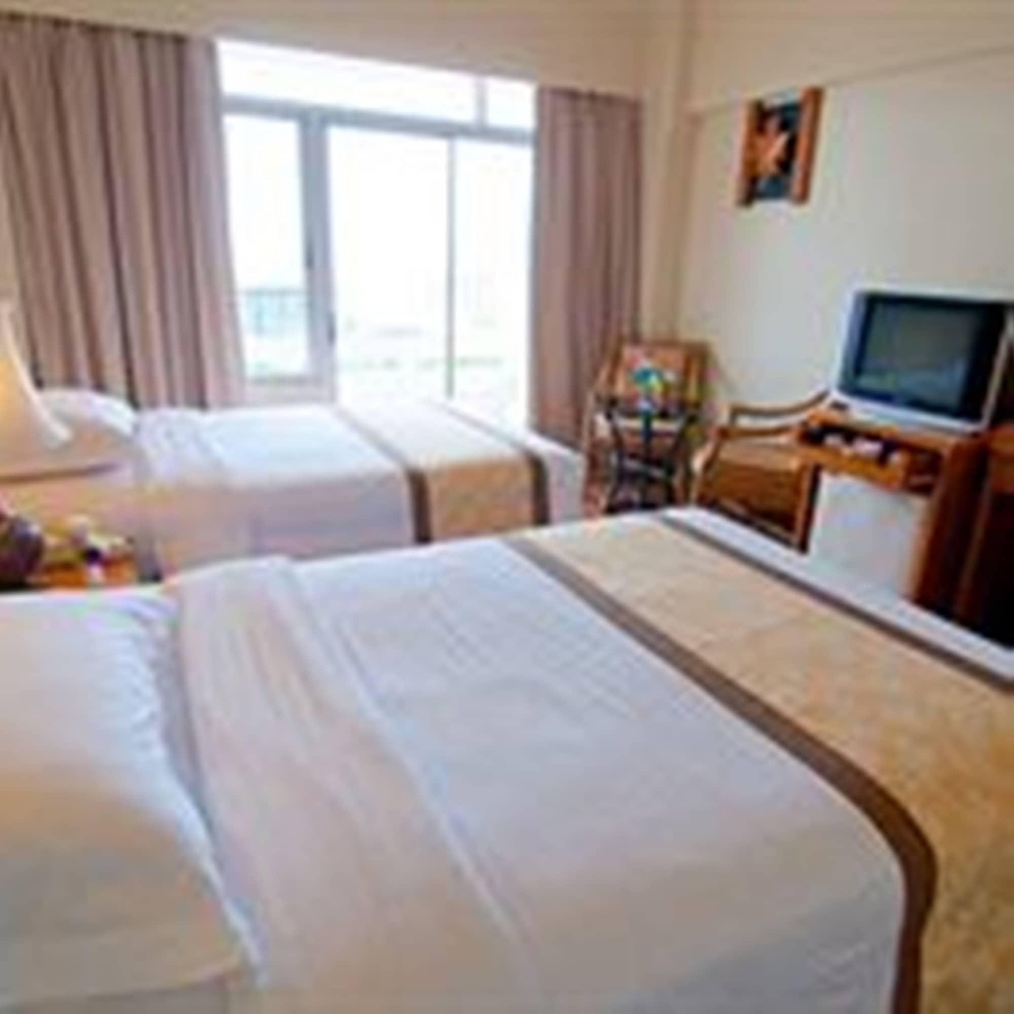 Golden Beach Hotel Pattaya Buitenkant foto