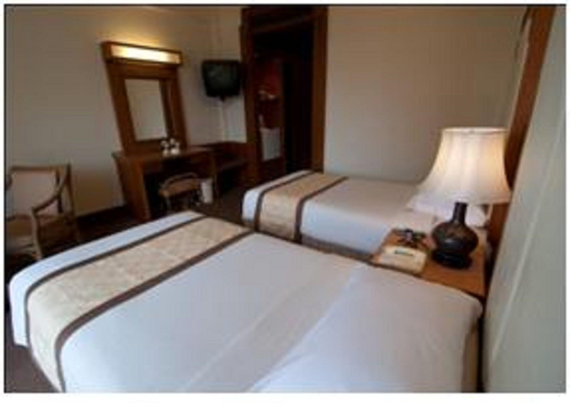 Golden Beach Hotel Pattaya Buitenkant foto