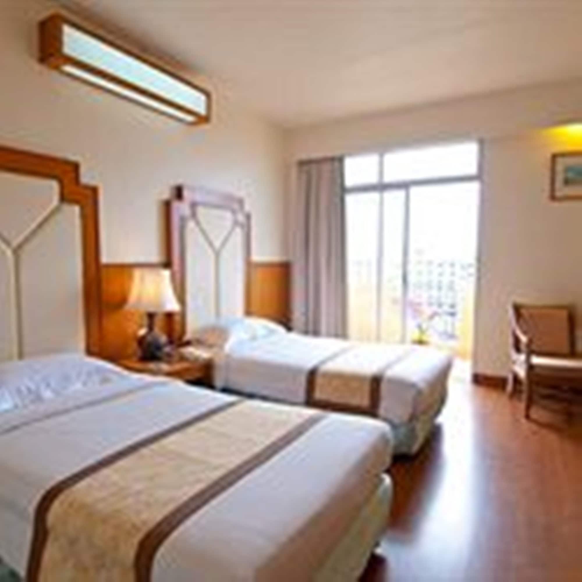 Golden Beach Hotel Pattaya Buitenkant foto