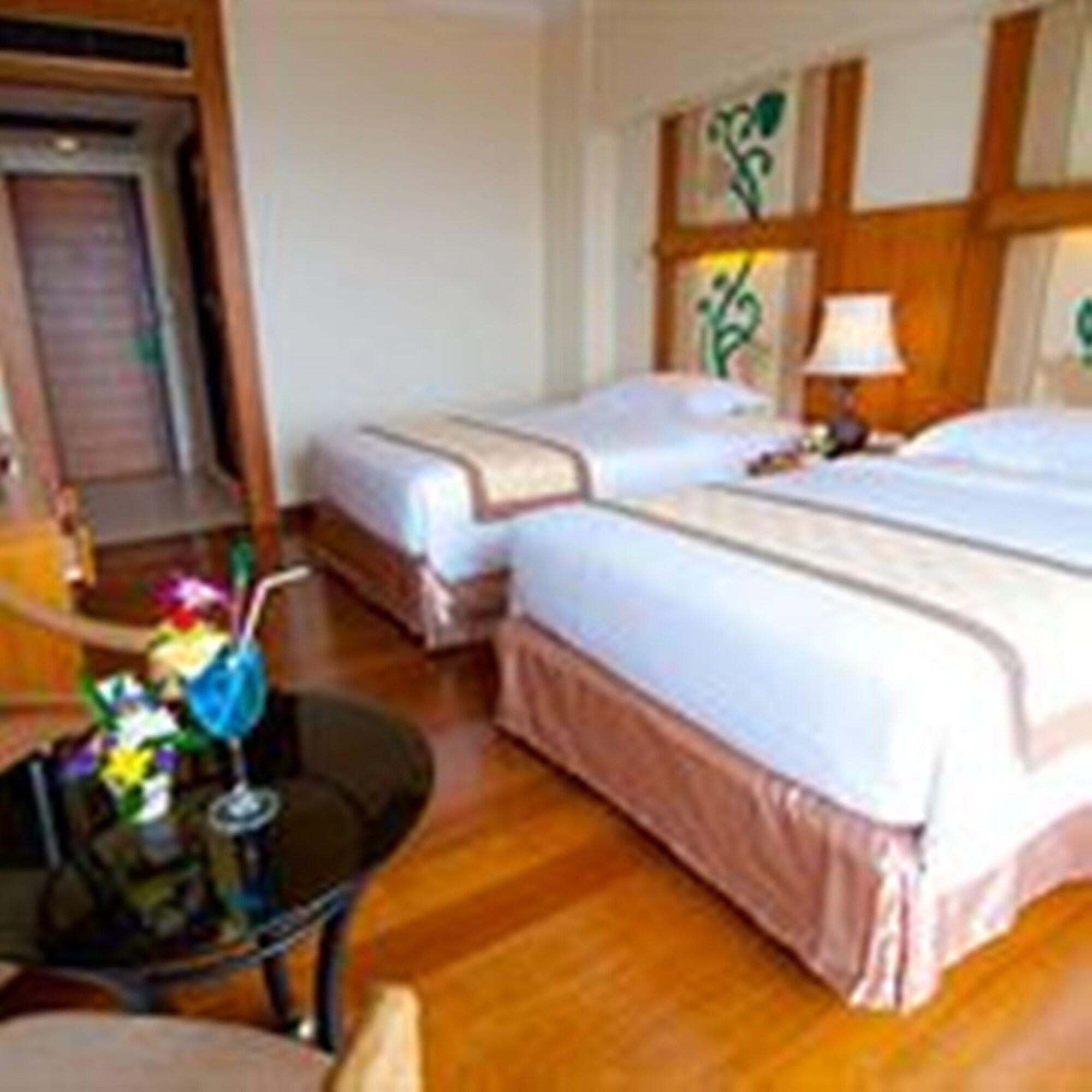 Golden Beach Hotel Pattaya Buitenkant foto