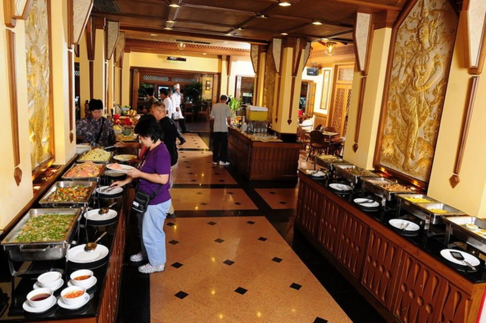 Golden Beach Hotel Pattaya Buitenkant foto