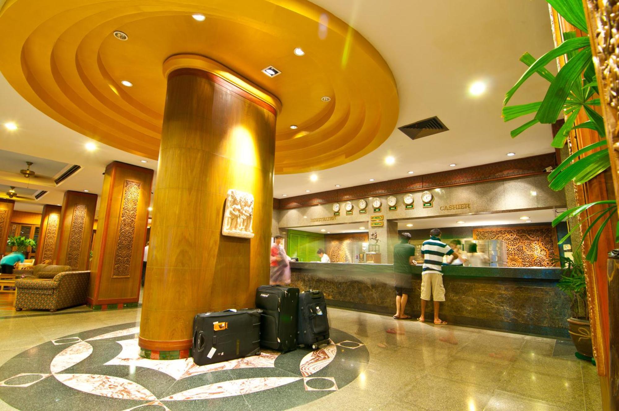 Golden Beach Hotel Pattaya Buitenkant foto