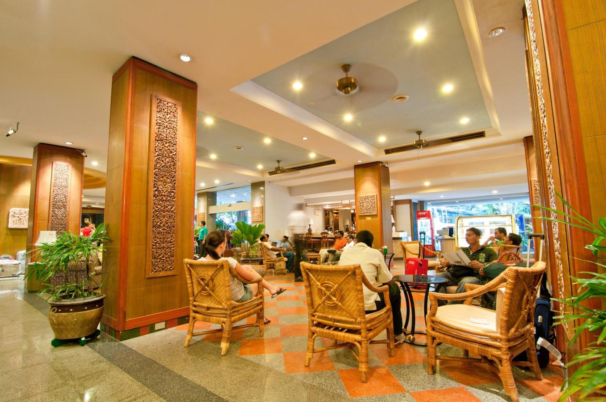 Golden Beach Hotel Pattaya Buitenkant foto