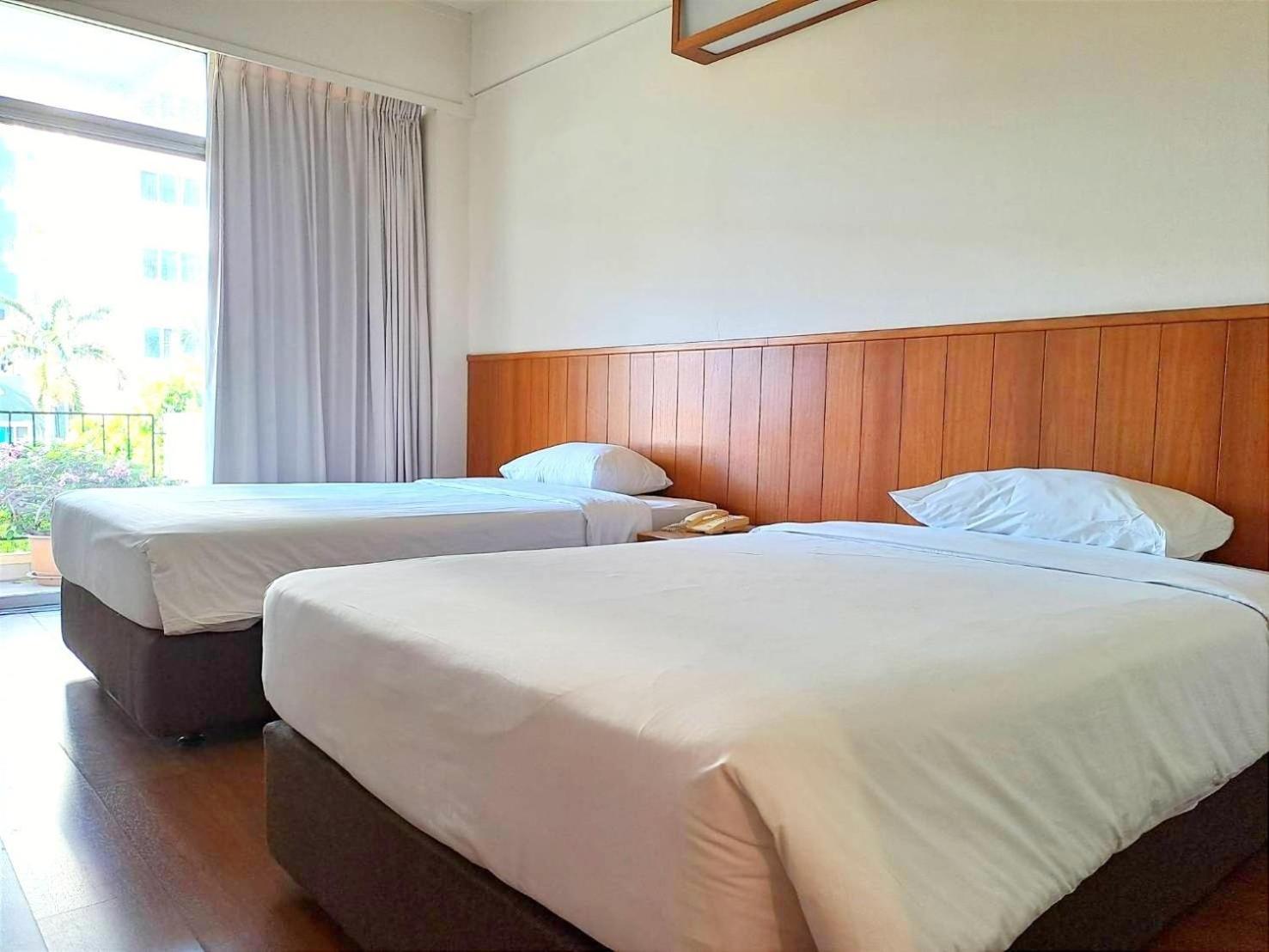 Golden Beach Hotel Pattaya Buitenkant foto