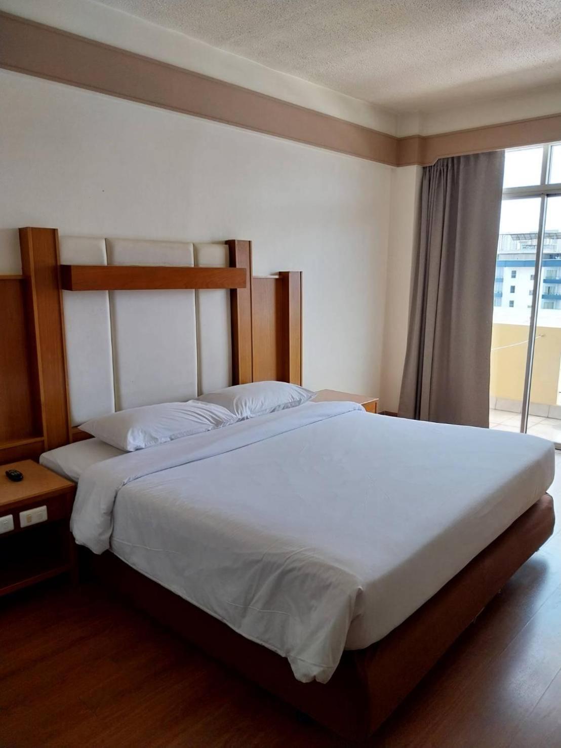 Golden Beach Hotel Pattaya Buitenkant foto