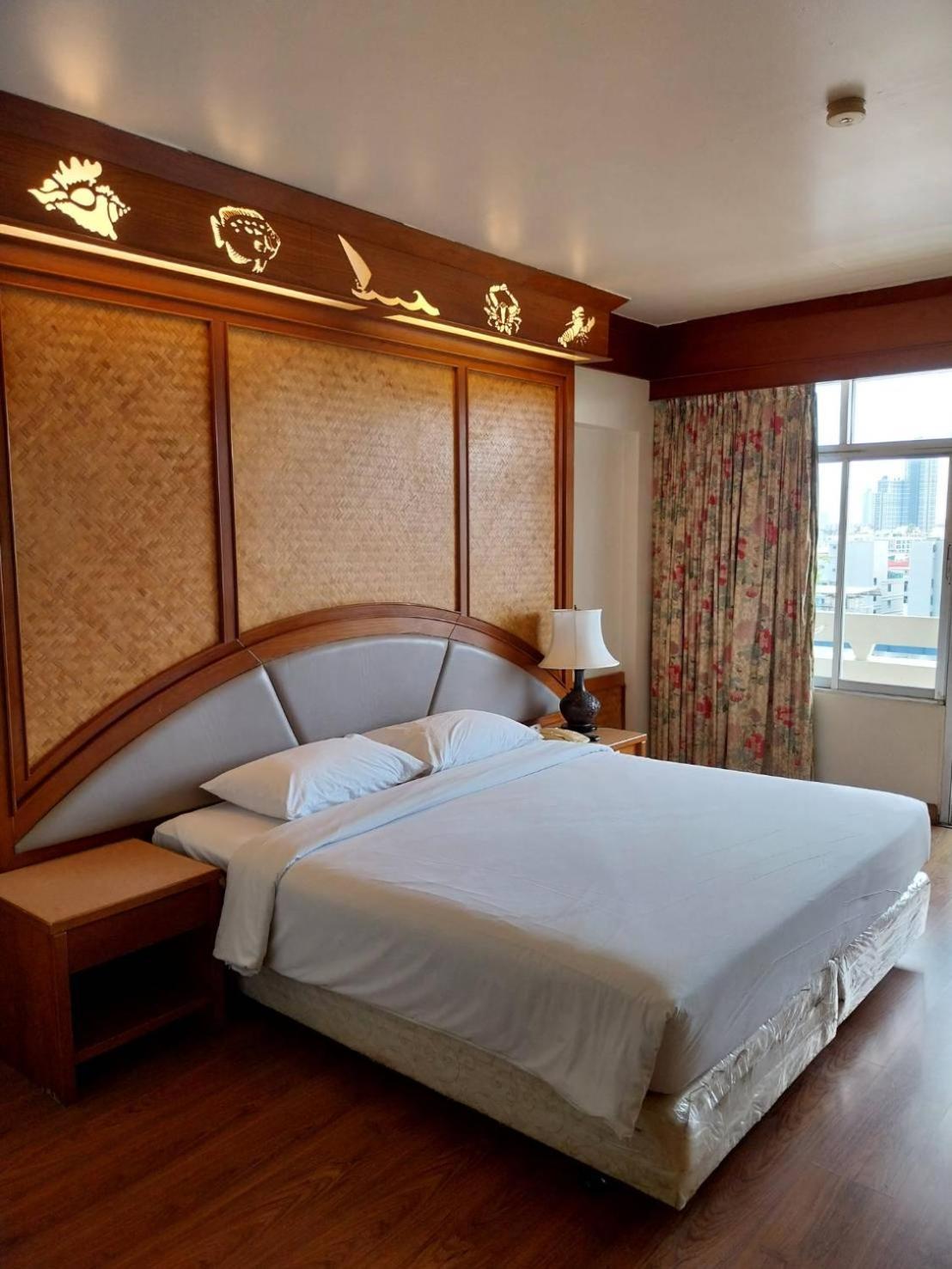 Golden Beach Hotel Pattaya Buitenkant foto