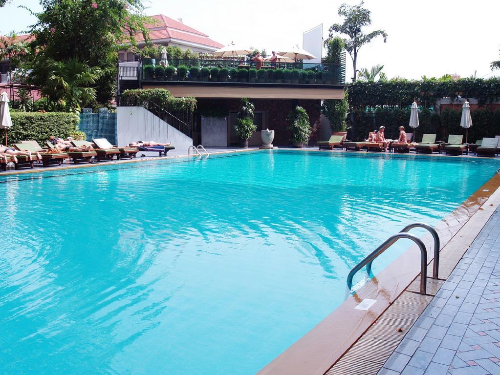 Golden Beach Hotel Pattaya Buitenkant foto