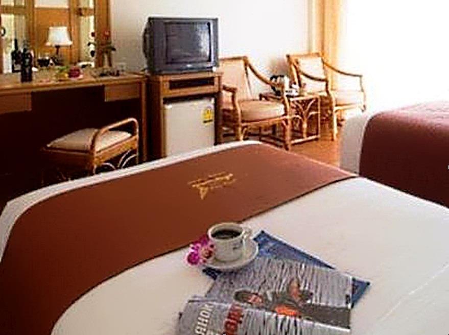 Golden Beach Hotel Pattaya Buitenkant foto