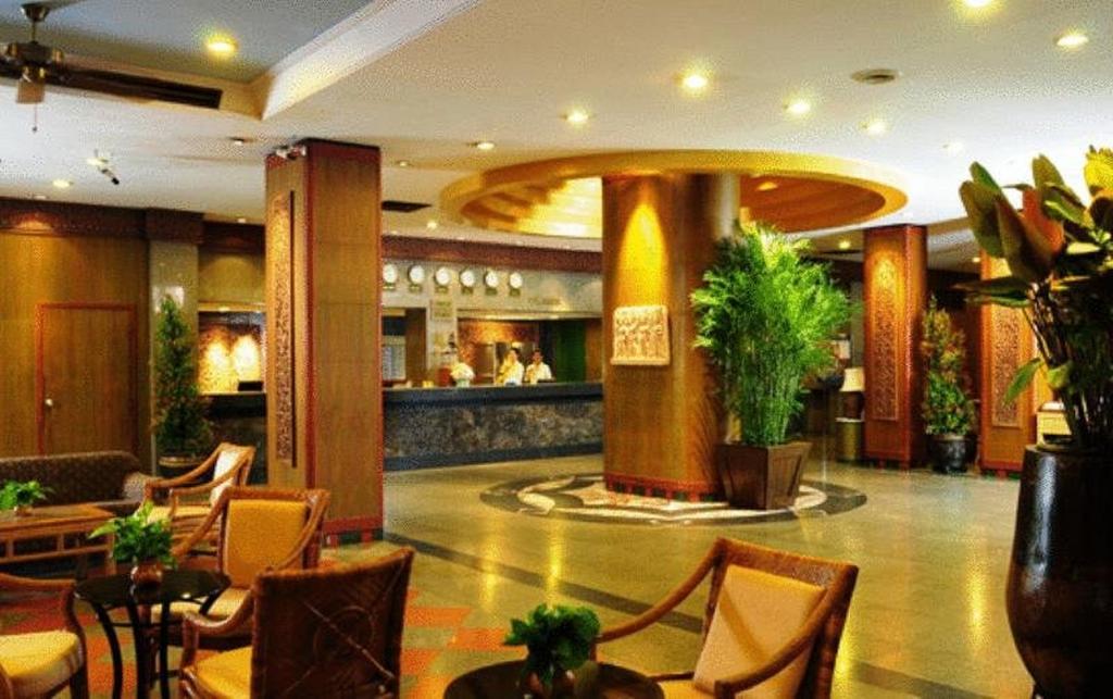 Golden Beach Hotel Pattaya Buitenkant foto