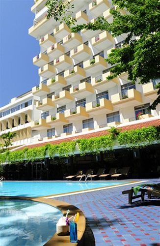 Golden Beach Hotel Pattaya Buitenkant foto