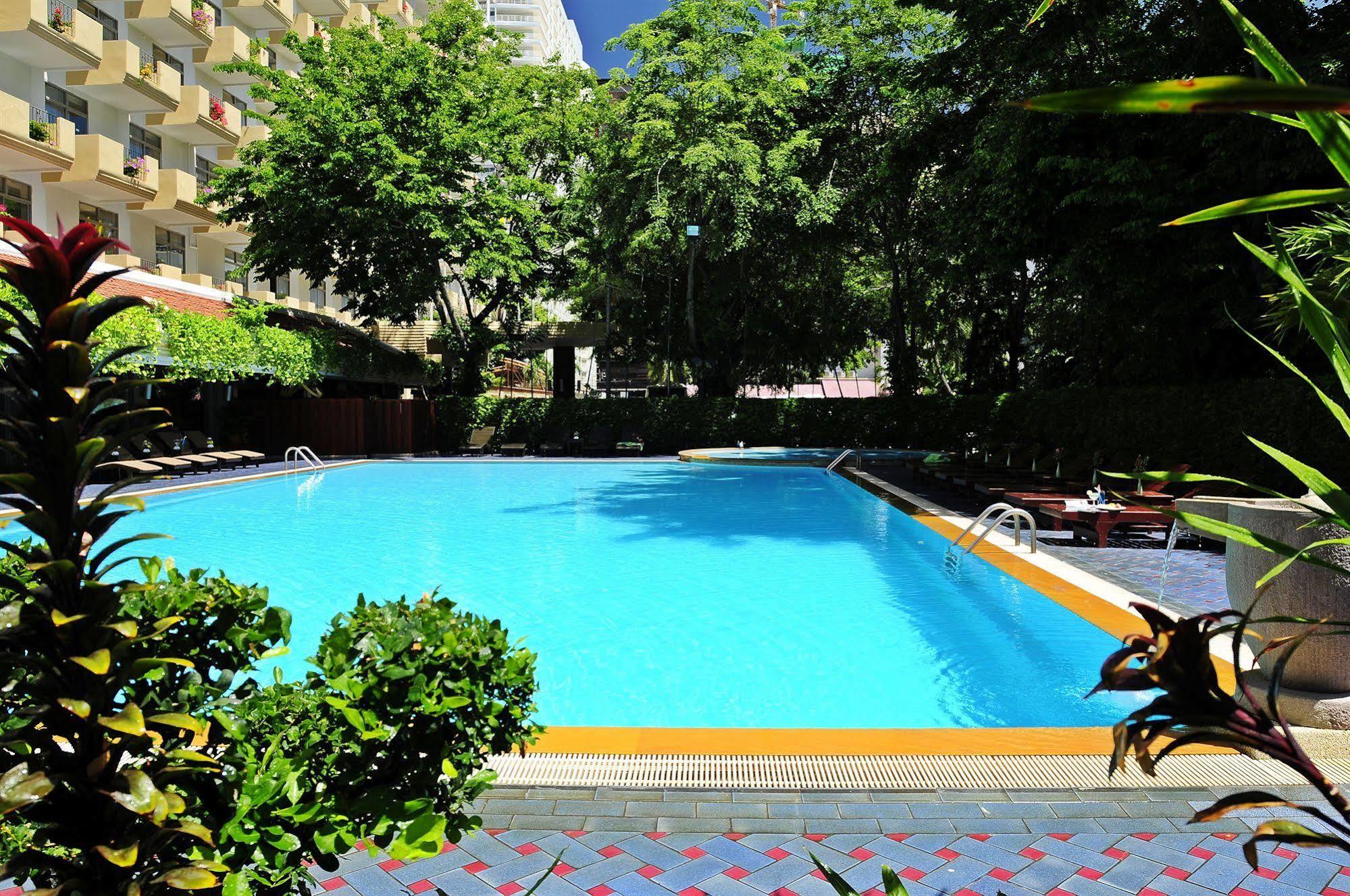 Golden Beach Hotel Pattaya Buitenkant foto