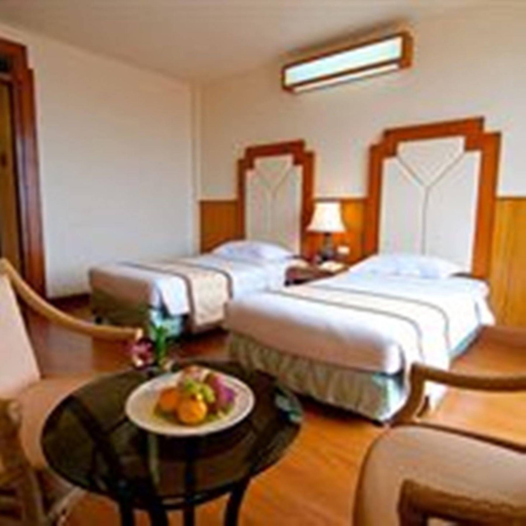 Golden Beach Hotel Pattaya Buitenkant foto