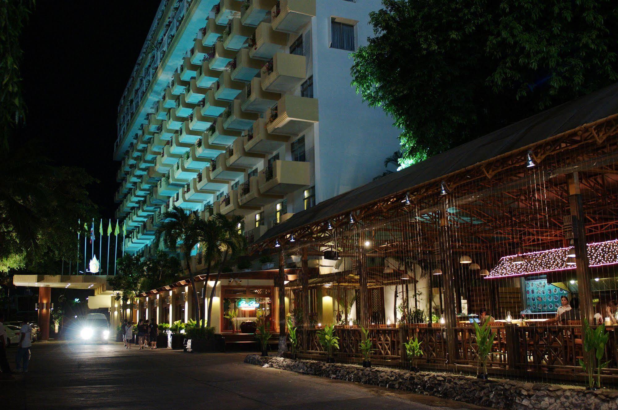 Golden Beach Hotel Pattaya Buitenkant foto