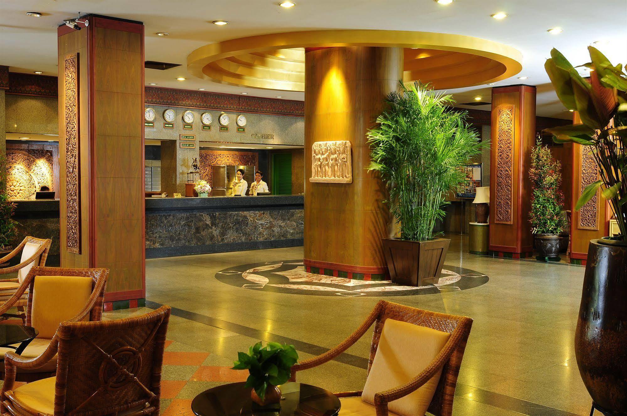 Golden Beach Hotel Pattaya Buitenkant foto
