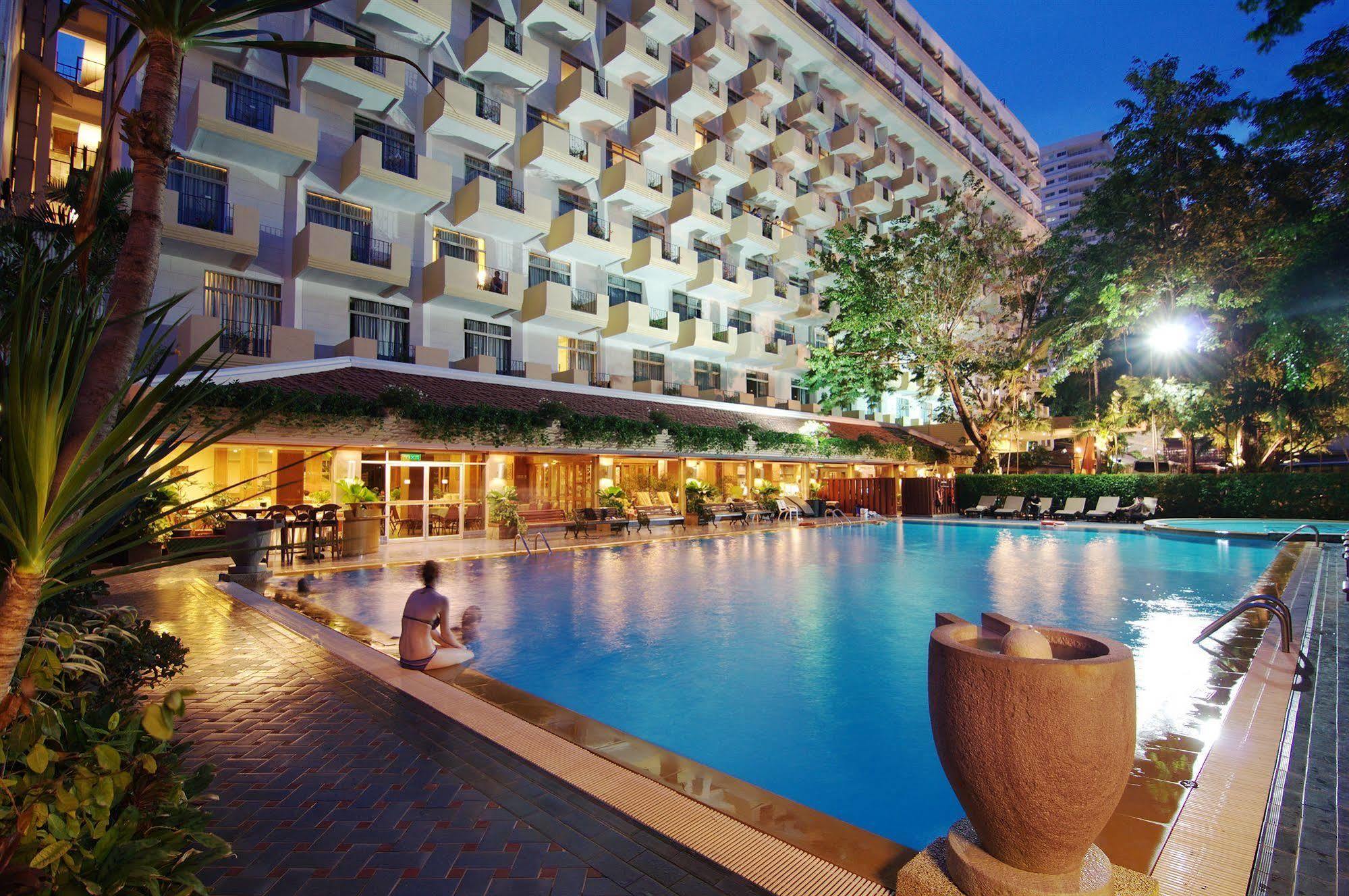 Golden Beach Hotel Pattaya Buitenkant foto