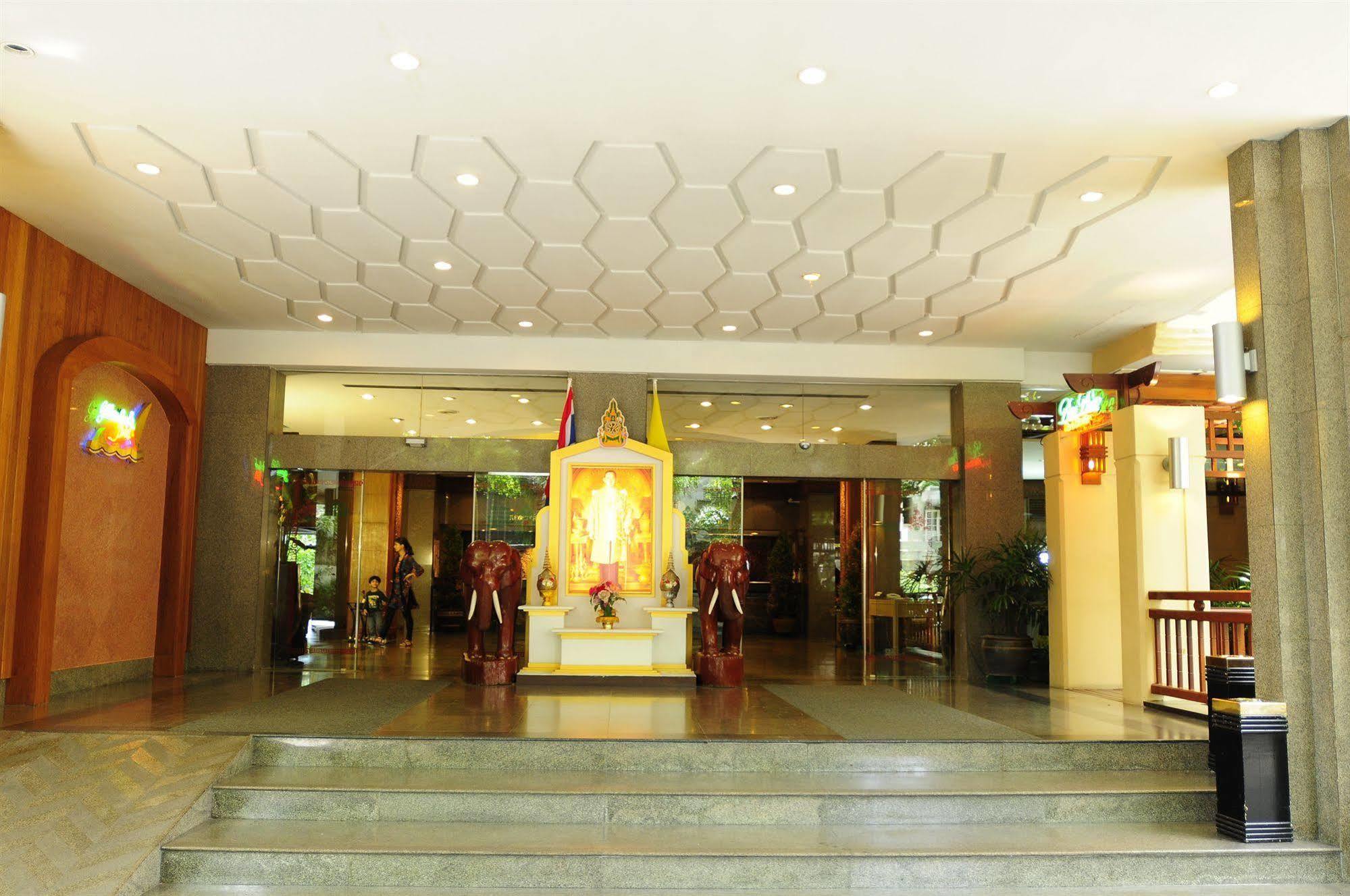 Golden Beach Hotel Pattaya Buitenkant foto